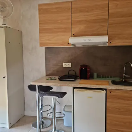 Mini-studio Equipe Et Renove * Balaruc-les-Bains